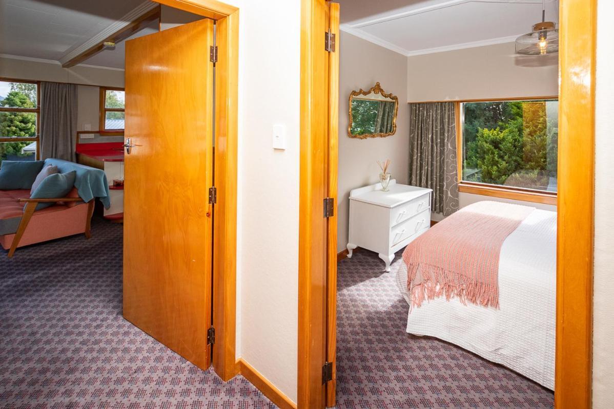 Grand View - Te Anau Holiday Home Exterior photo