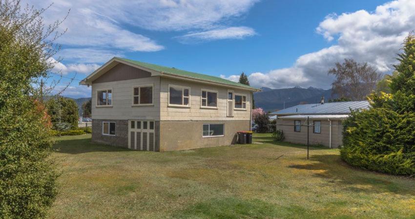 Grand View - Te Anau Holiday Home Exterior photo